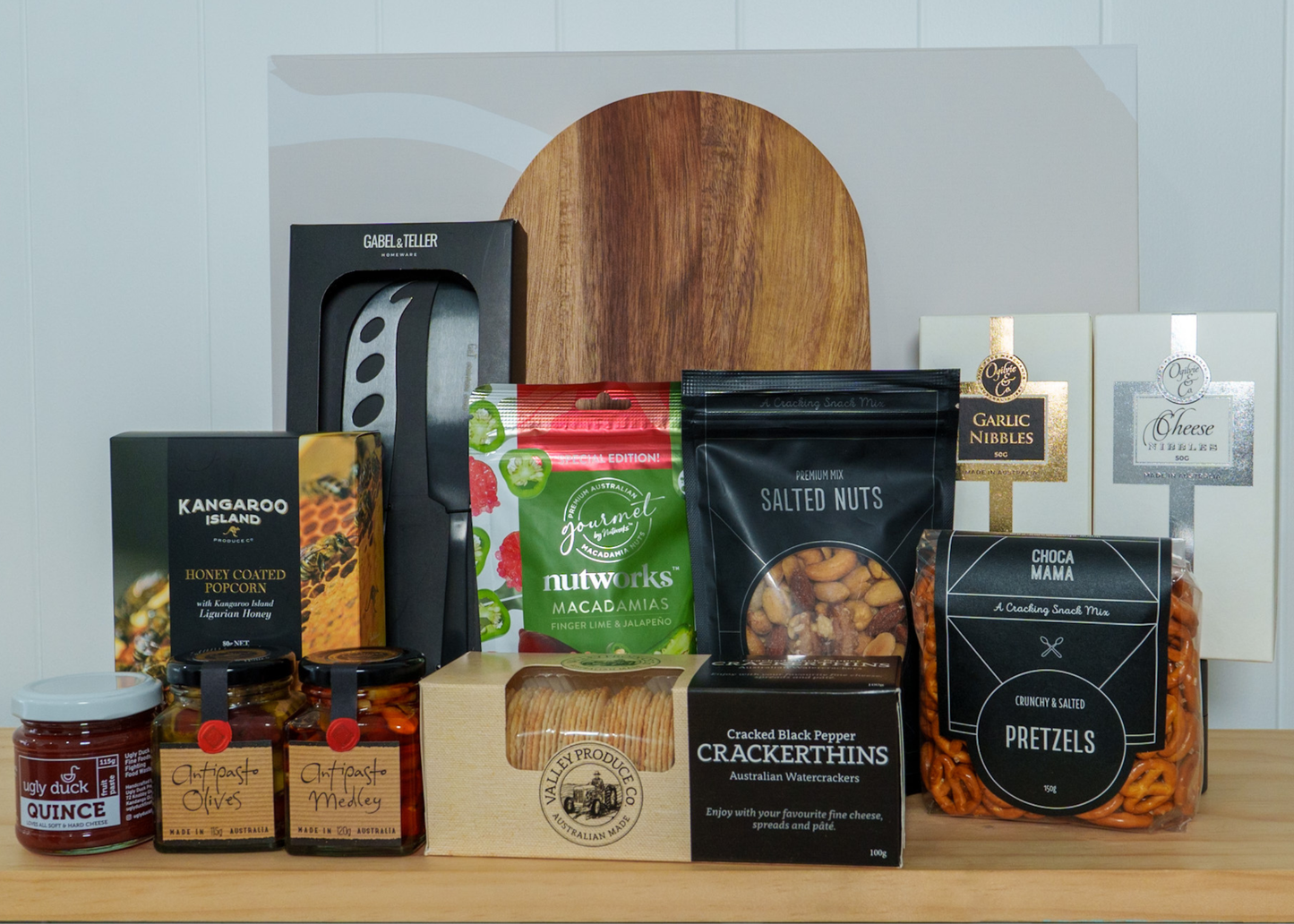 Cheeseboard & Nibbles Hamper