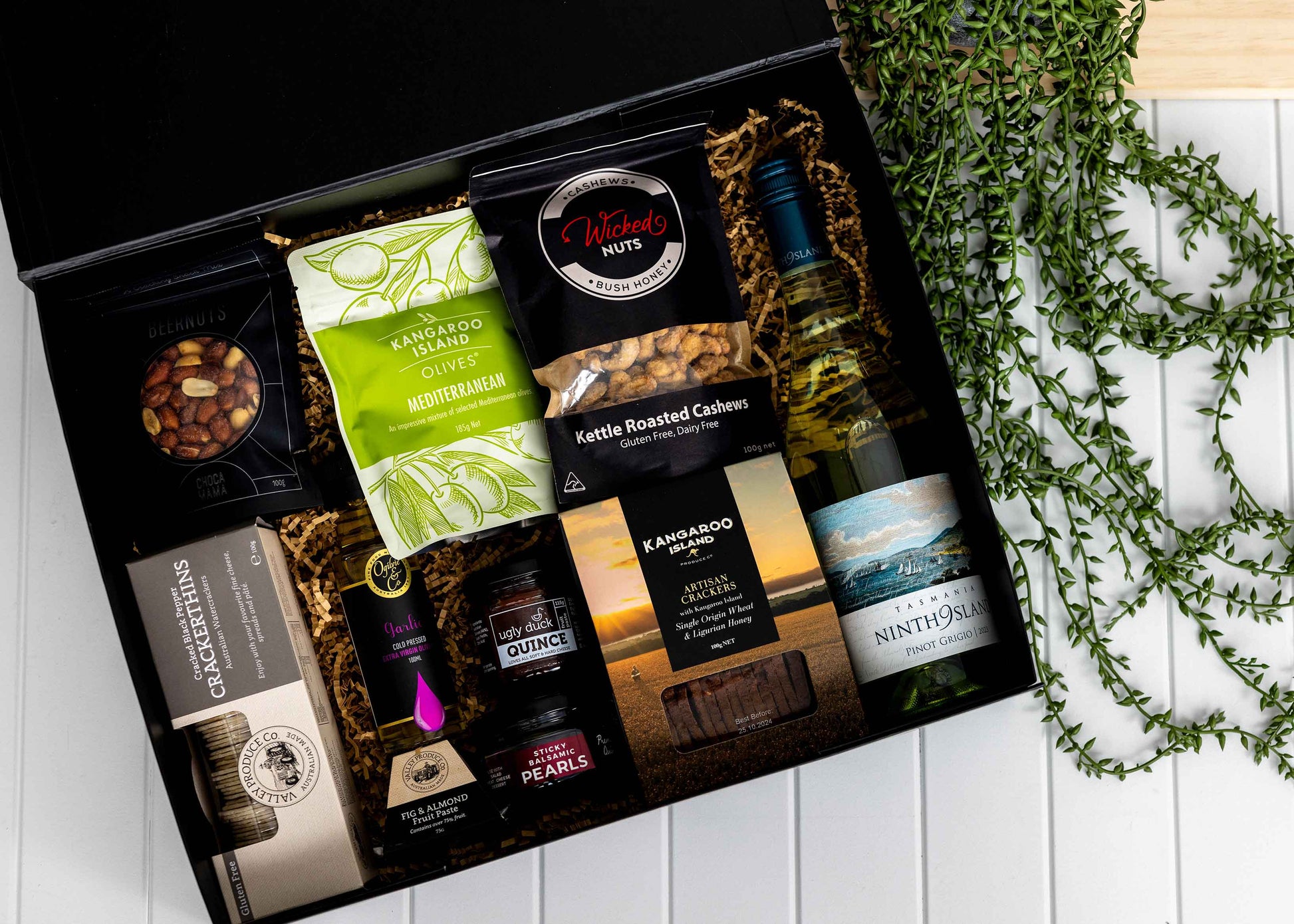 White Wine Gourmet Hamper - NQ Gift Hampers