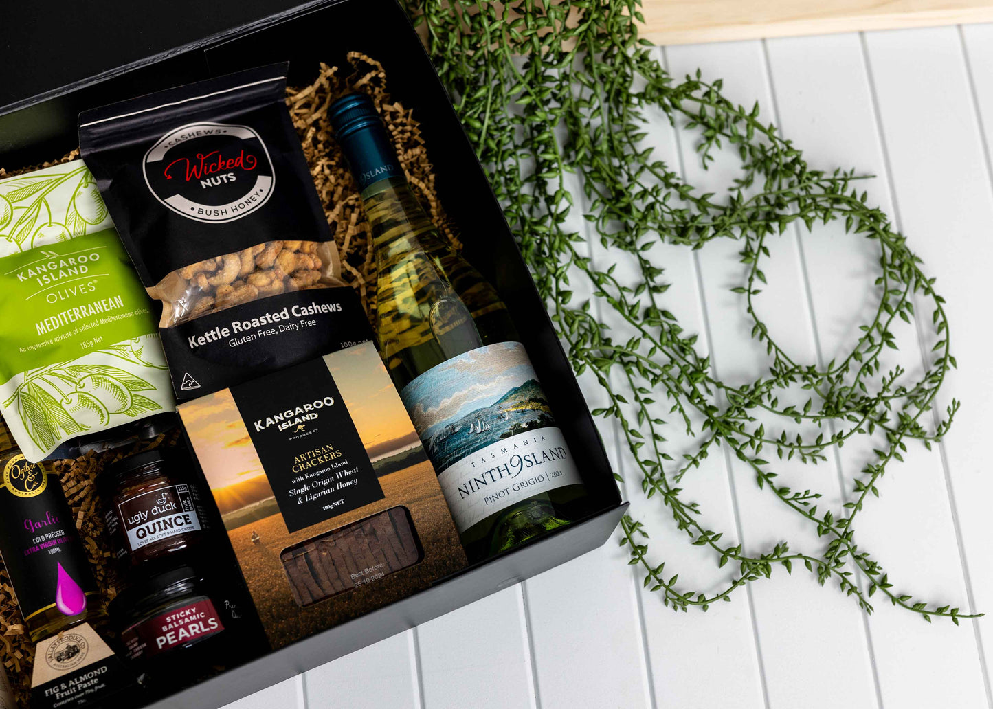 White Wine Gourmet Hamper - NQ Gift Hampers